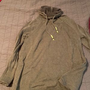 Sweater bundle!! 4 sweaters